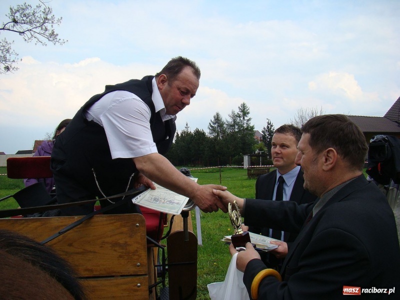 Zdjęcie w galerii na portalu naszraciborz.pl: W Zawadzie prosili Boga o urodzaj wiadomości z regionu