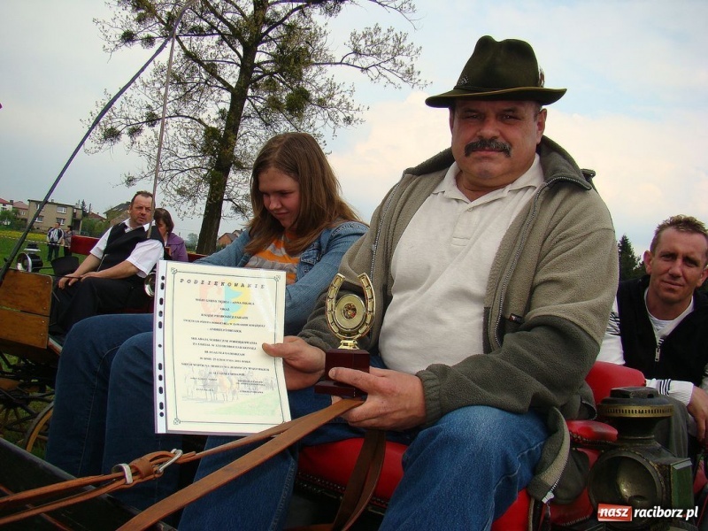 Zdjęcie w galerii na portalu naszraciborz.pl: W Zawadzie prosili Boga o urodzaj wiadomości z regionu