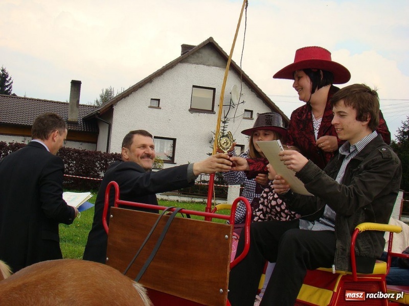 Zdjęcie w galerii na portalu naszraciborz.pl: W Zawadzie prosili Boga o urodzaj wiadomości z regionu
