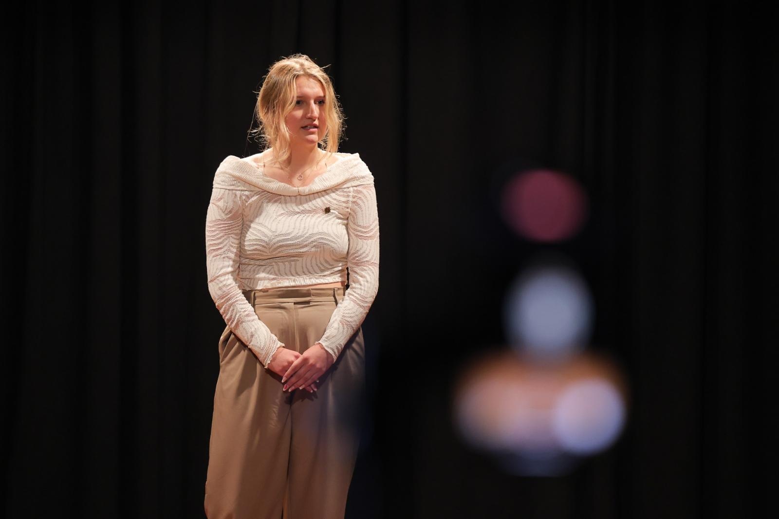 Zdjęcie w galerii na portalu naszraciborz.pl: Laureaci eliminacji rejonowych 70. Ogólnopolskiego Konkursu Recytatorskiego wiadomości z regionu