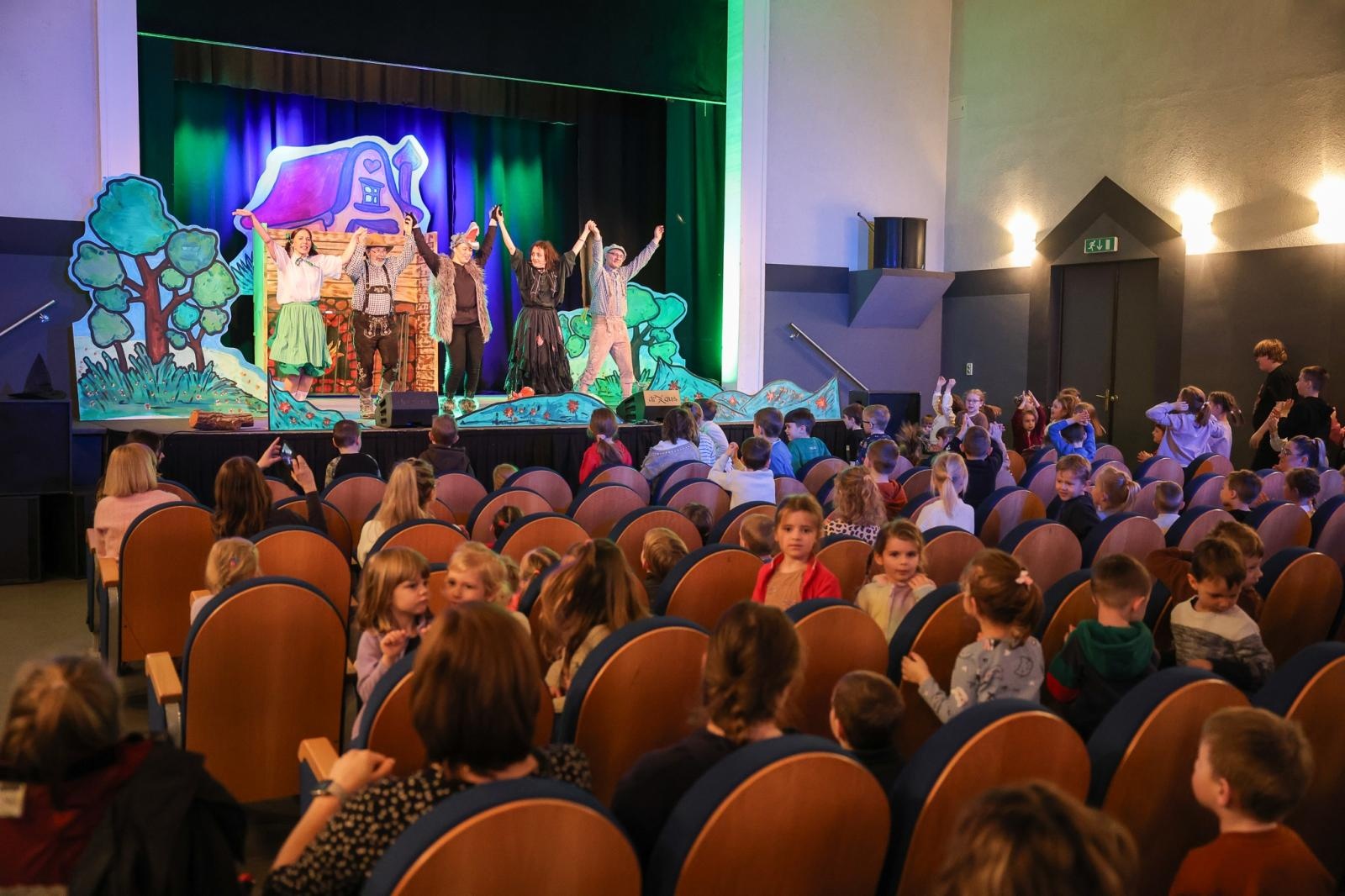 Zdjęcie w galerii na portalu naszraciborz.pl: RCK zaprasza na spektakl dla dzieci Jaś i Małgosia wiadomości z regionu