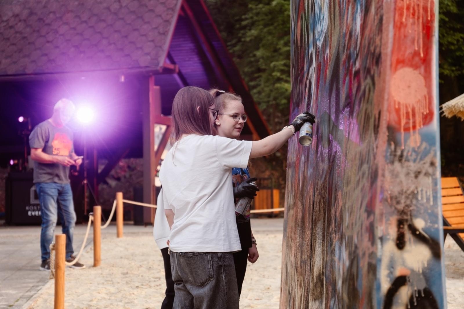 Zdjęcie w galerii na portalu naszraciborz.pl: Plaża w Kornicach już czynna! Wielkie otwarcie z muzyką, muralem i zabawą do północy [WIDEO] wiadomości z regionu