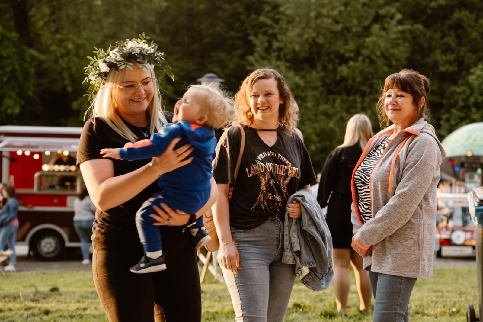 Zdjęcie w galerii na portalu naszraciborz.pl: Plaża w Kornicach już czynna! Wielkie otwarcie z muzyką, muralem i zabawą do północy [WIDEO] wiadomości z regionu