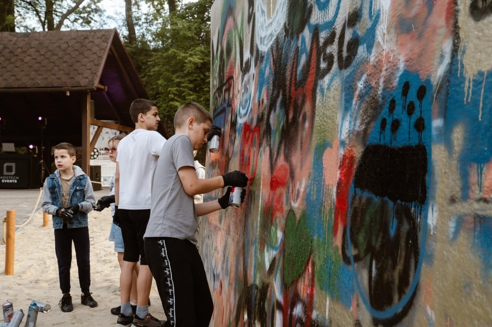 Zdjęcie w galerii na portalu naszraciborz.pl: Plaża w Kornicach już czynna! Wielkie otwarcie z muzyką, muralem i zabawą do północy [WIDEO] wiadomości z regionu