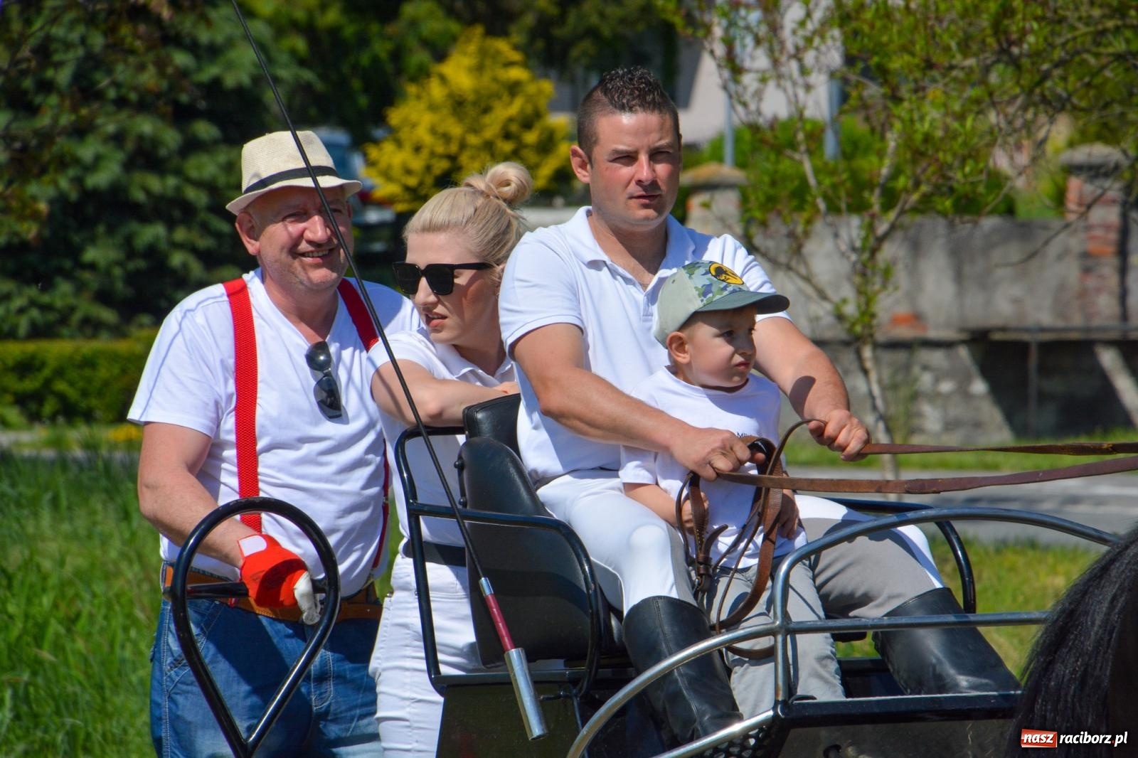 Zdjęcie w galerii na portalu naszraciborz.pl: Kornice: parada już za nami – czas na emocje w siodle i zaprzęgach wiadomości z regionu