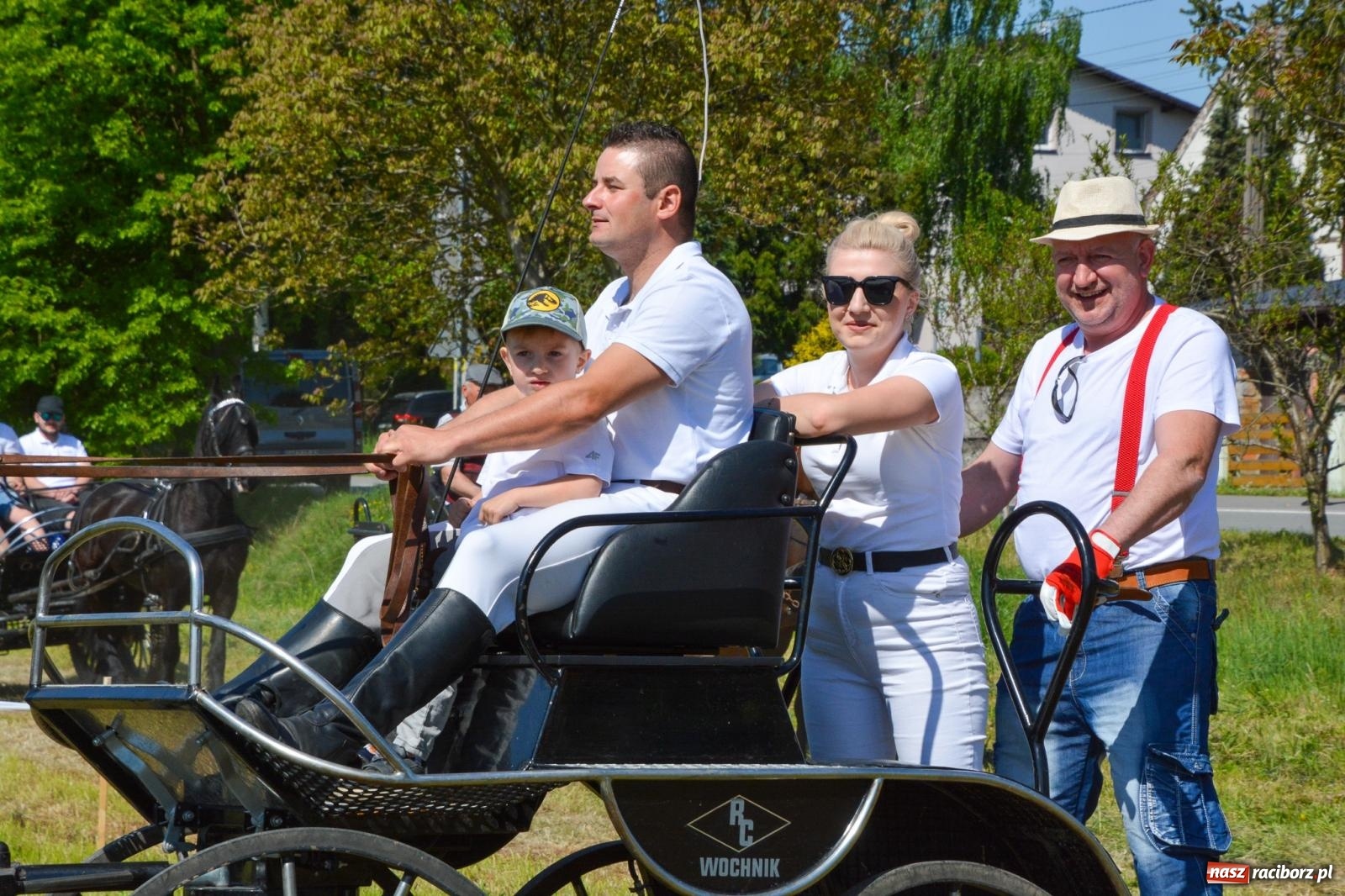 Zdjęcie w galerii na portalu naszraciborz.pl: Kornice: parada już za nami – czas na emocje w siodle i zaprzęgach wiadomości z regionu
