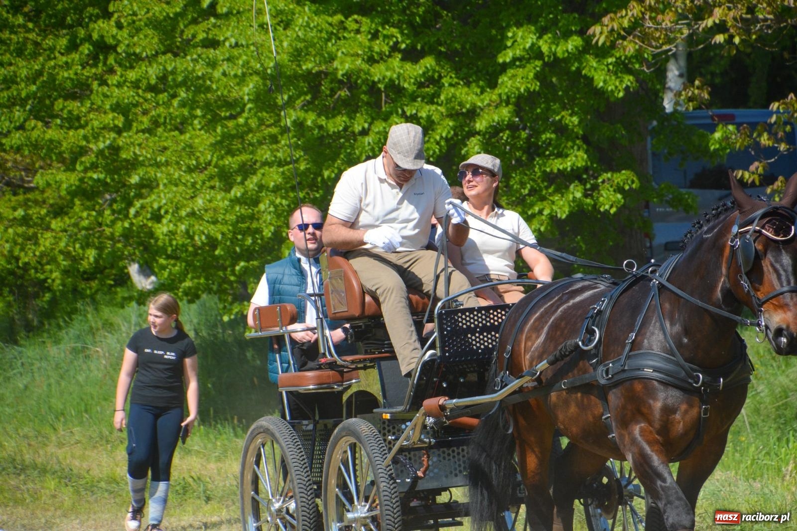 Zdjęcie w galerii na portalu naszraciborz.pl: Kornice: parada już za nami – czas na emocje w siodle i zaprzęgach wiadomości z regionu