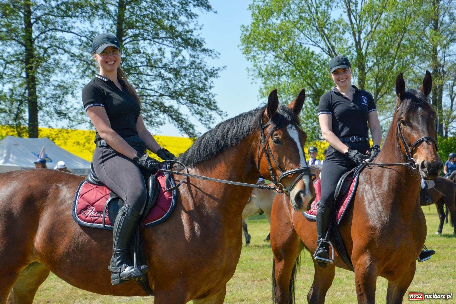 Zdjęcie w galerii na portalu naszraciborz.pl: Kornice: parada już za nami – czas na emocje w siodle i zaprzęgach wiadomości z regionu