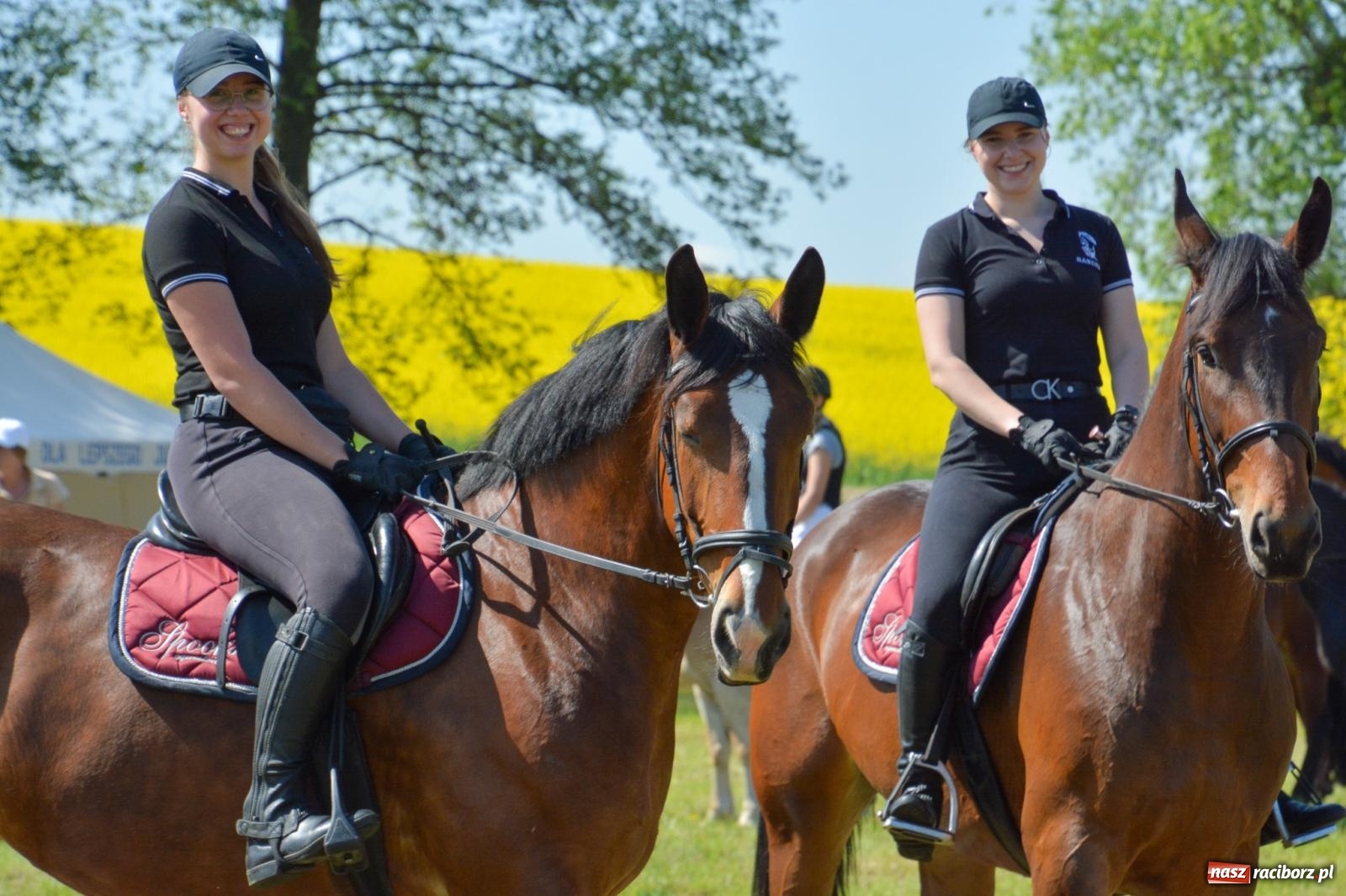Zdjęcie w galerii na portalu naszraciborz.pl: Kornice: parada już za nami – czas na emocje w siodle i zaprzęgach wiadomości z regionu
