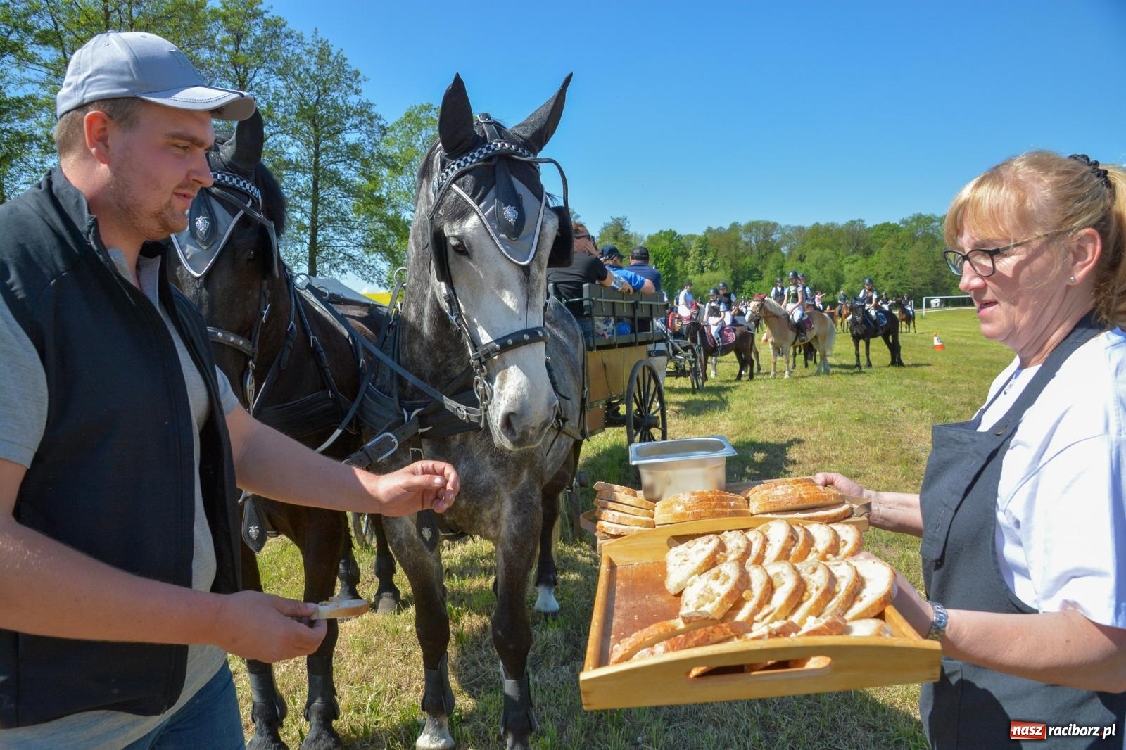 Zdjęcie w galerii na portalu naszraciborz.pl: Kornice: parada już za nami – czas na emocje w siodle i zaprzęgach wiadomości z regionu