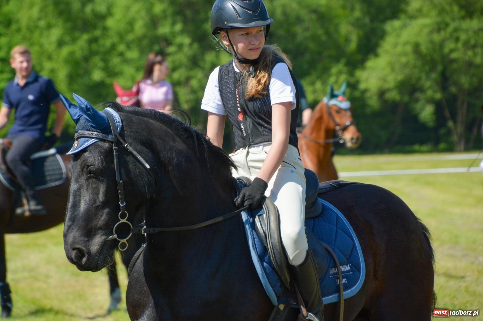 Zdjęcie w galerii na portalu naszraciborz.pl: Kornice: parada już za nami – czas na emocje w siodle i zaprzęgach wiadomości z regionu