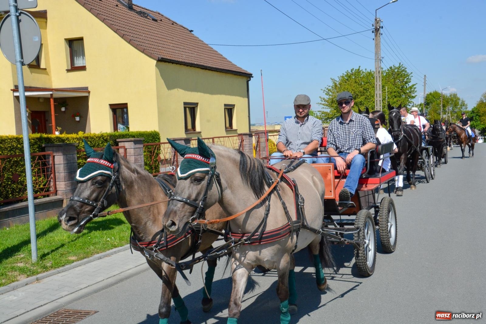 Zdjęcie w galerii na portalu naszraciborz.pl: Kornice: parada już za nami – czas na emocje w siodle i zaprzęgach wiadomości z regionu