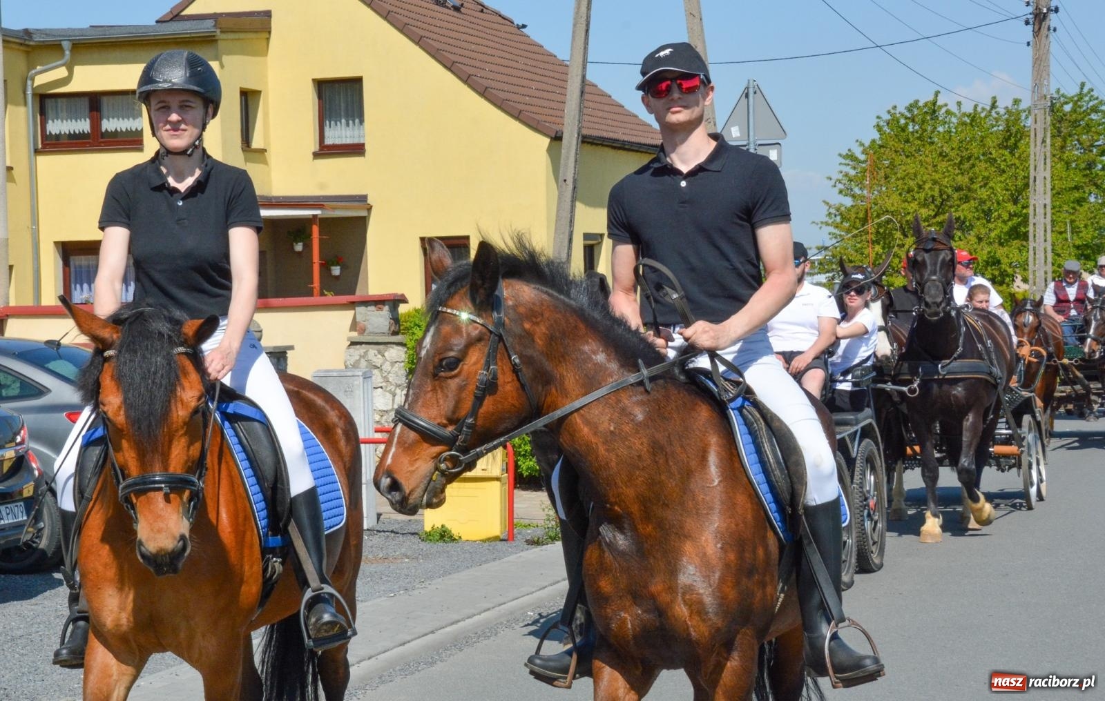 Zdjęcie w galerii na portalu naszraciborz.pl: Kornice: parada już za nami – czas na emocje w siodle i zaprzęgach wiadomości z regionu