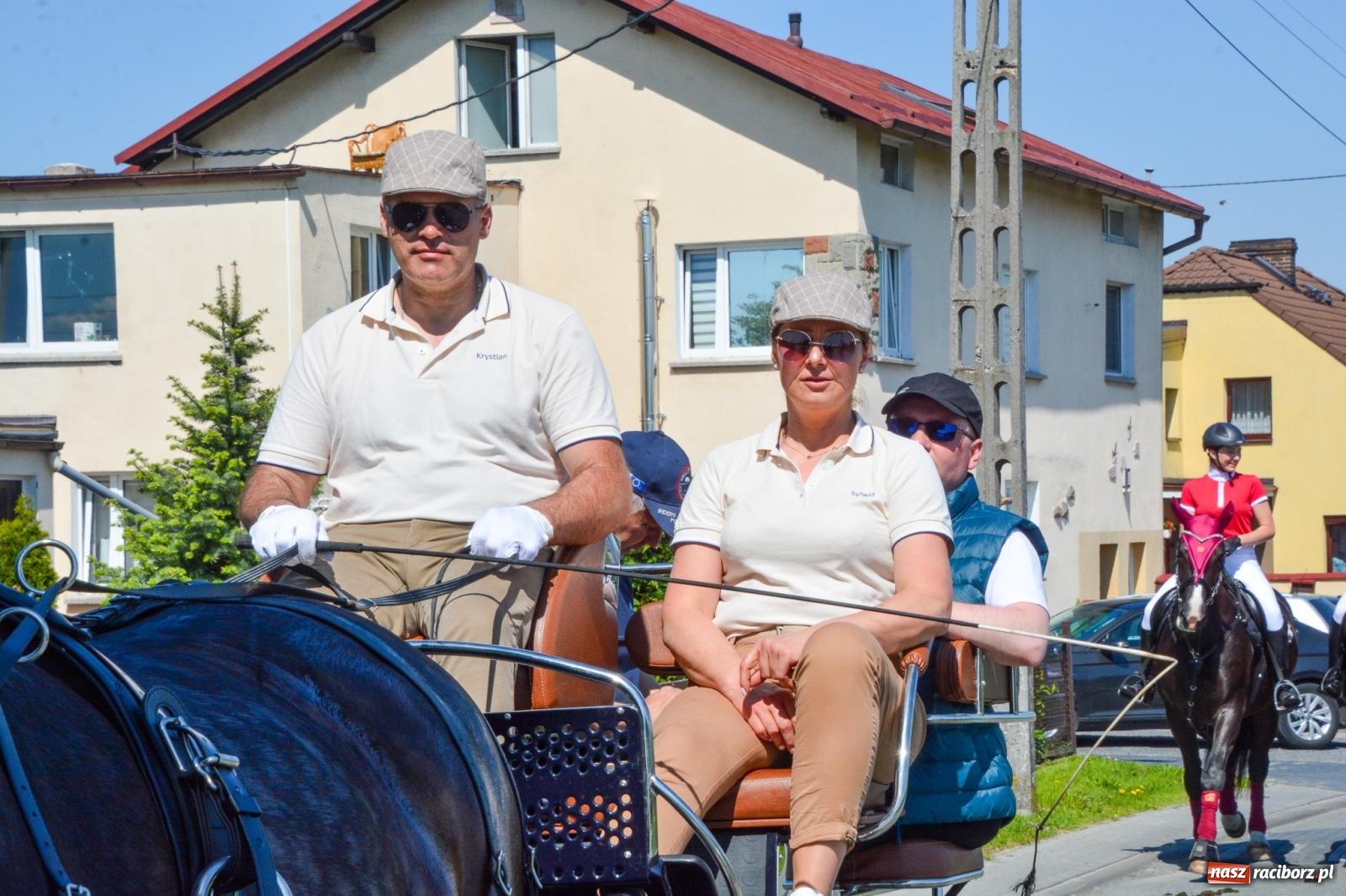 Zdjęcie w galerii na portalu naszraciborz.pl: Kornice: parada już za nami – czas na emocje w siodle i zaprzęgach wiadomości z regionu