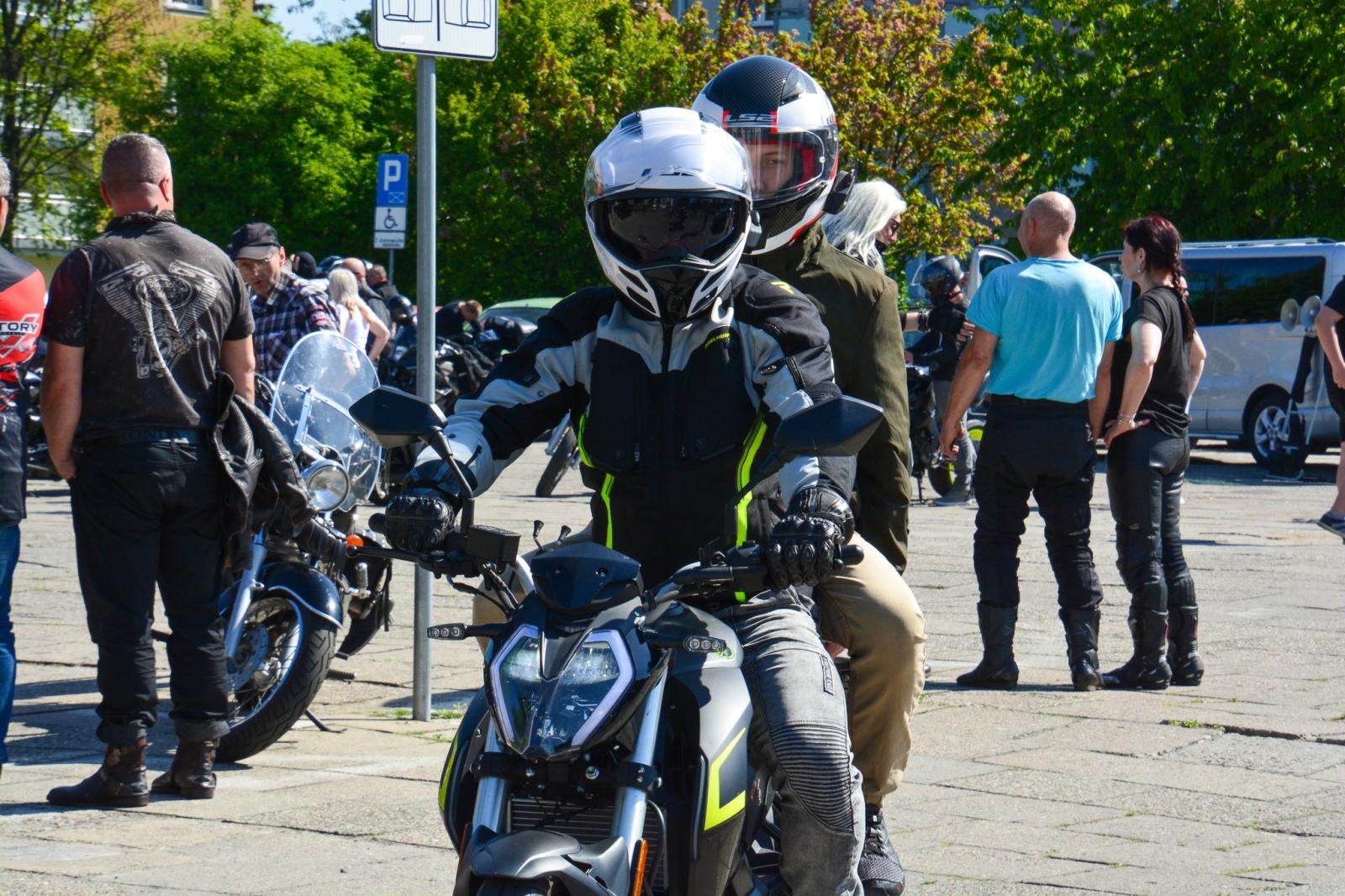Zdjęcie w galerii na portalu naszraciborz.pl: Motocyklowe rozpoczęcie sezonu w Raciborzu bez parady, ale z tradycją i wspólnotą [FOTO i WIDEO] wiadomości z regionu