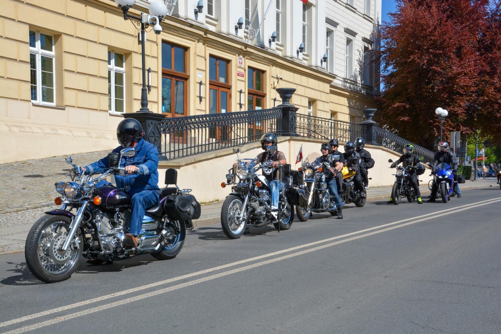 Zdjęcie w galerii na portalu naszraciborz.pl: Motocyklowe rozpoczęcie sezonu w Raciborzu bez parady, ale z tradycją i wspólnotą [FOTO i WIDEO] wiadomości z regionu