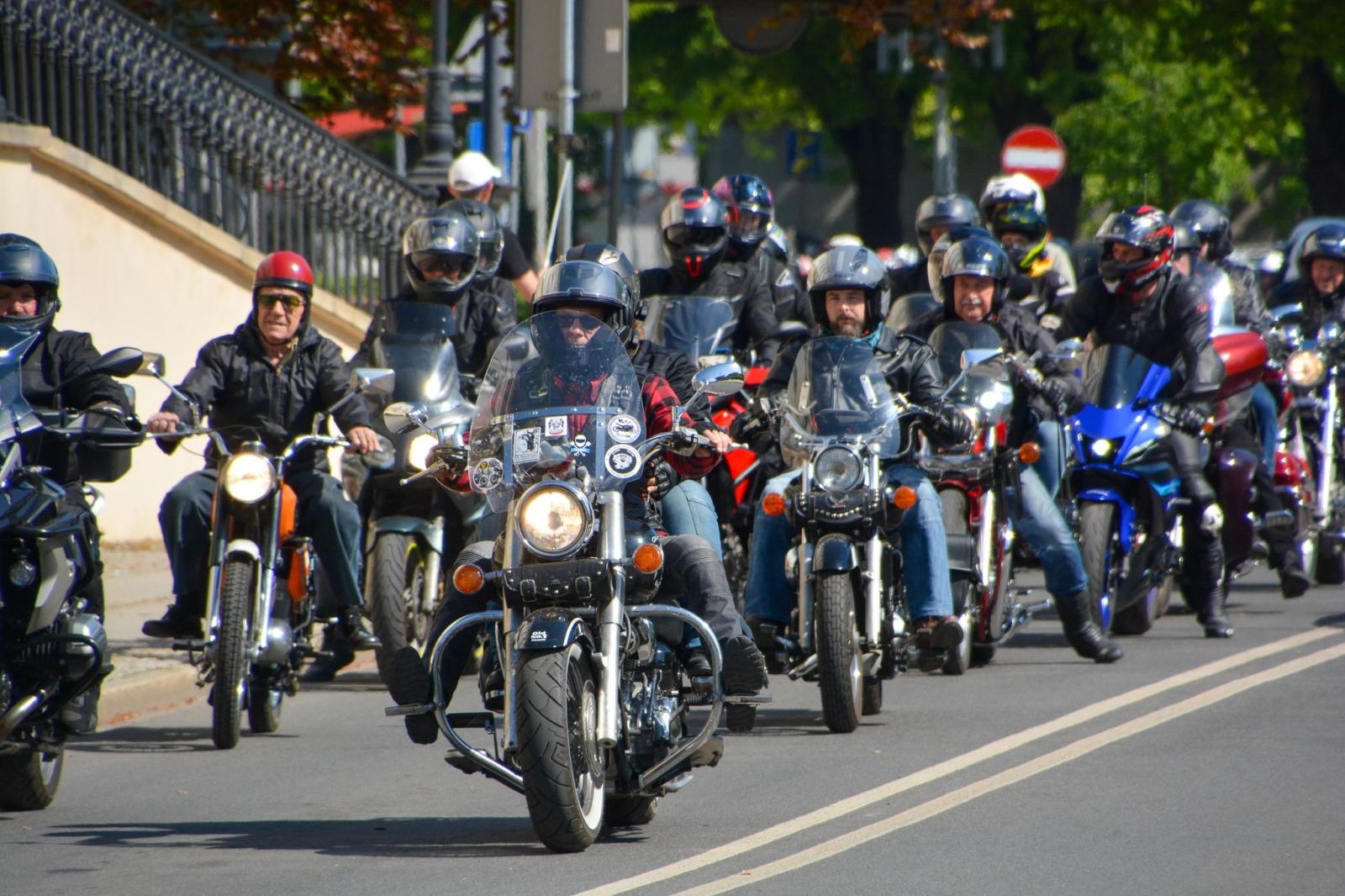 Zdjęcie w galerii na portalu naszraciborz.pl: Motocyklowe rozpoczęcie sezonu w Raciborzu bez parady, ale z tradycją i wspólnotą [FOTO i WIDEO] wiadomości z regionu
