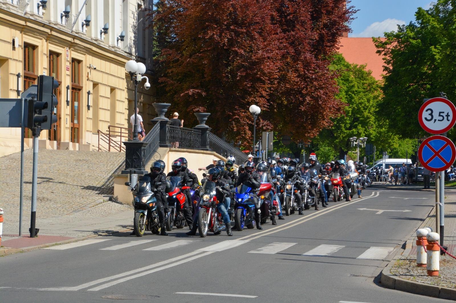 Zdjęcie w galerii na portalu naszraciborz.pl: Motocyklowe rozpoczęcie sezonu w Raciborzu bez parady, ale z tradycją i wspólnotą [FOTO i WIDEO] wiadomości z regionu