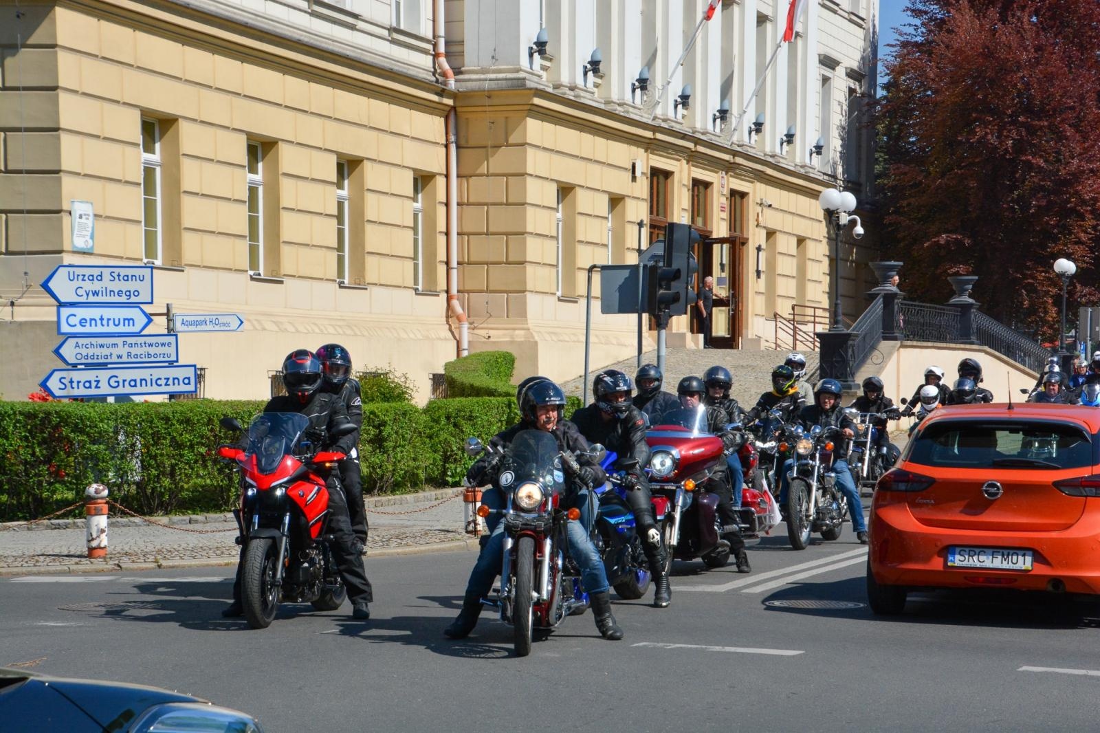 Zdjęcie w galerii na portalu naszraciborz.pl: Motocyklowe rozpoczęcie sezonu w Raciborzu bez parady, ale z tradycją i wspólnotą [FOTO i WIDEO] wiadomości z regionu