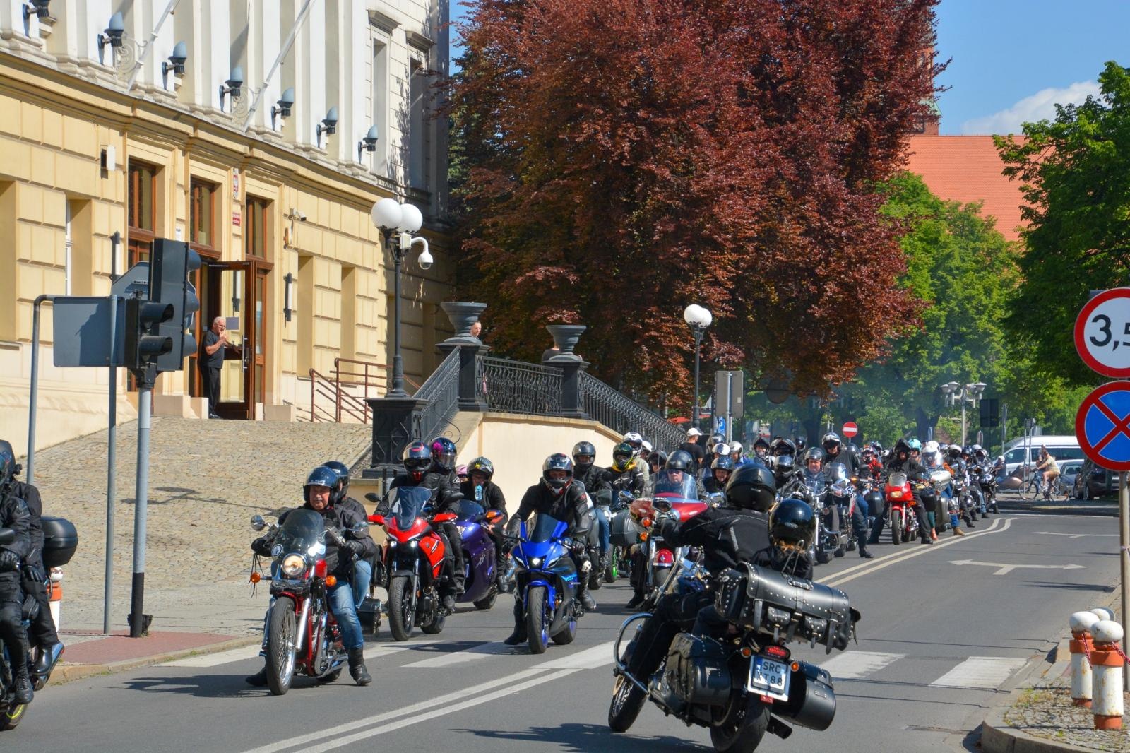 Zdjęcie w galerii na portalu naszraciborz.pl: Motocyklowe rozpoczęcie sezonu w Raciborzu bez parady, ale z tradycją i wspólnotą [FOTO i WIDEO] wiadomości z regionu