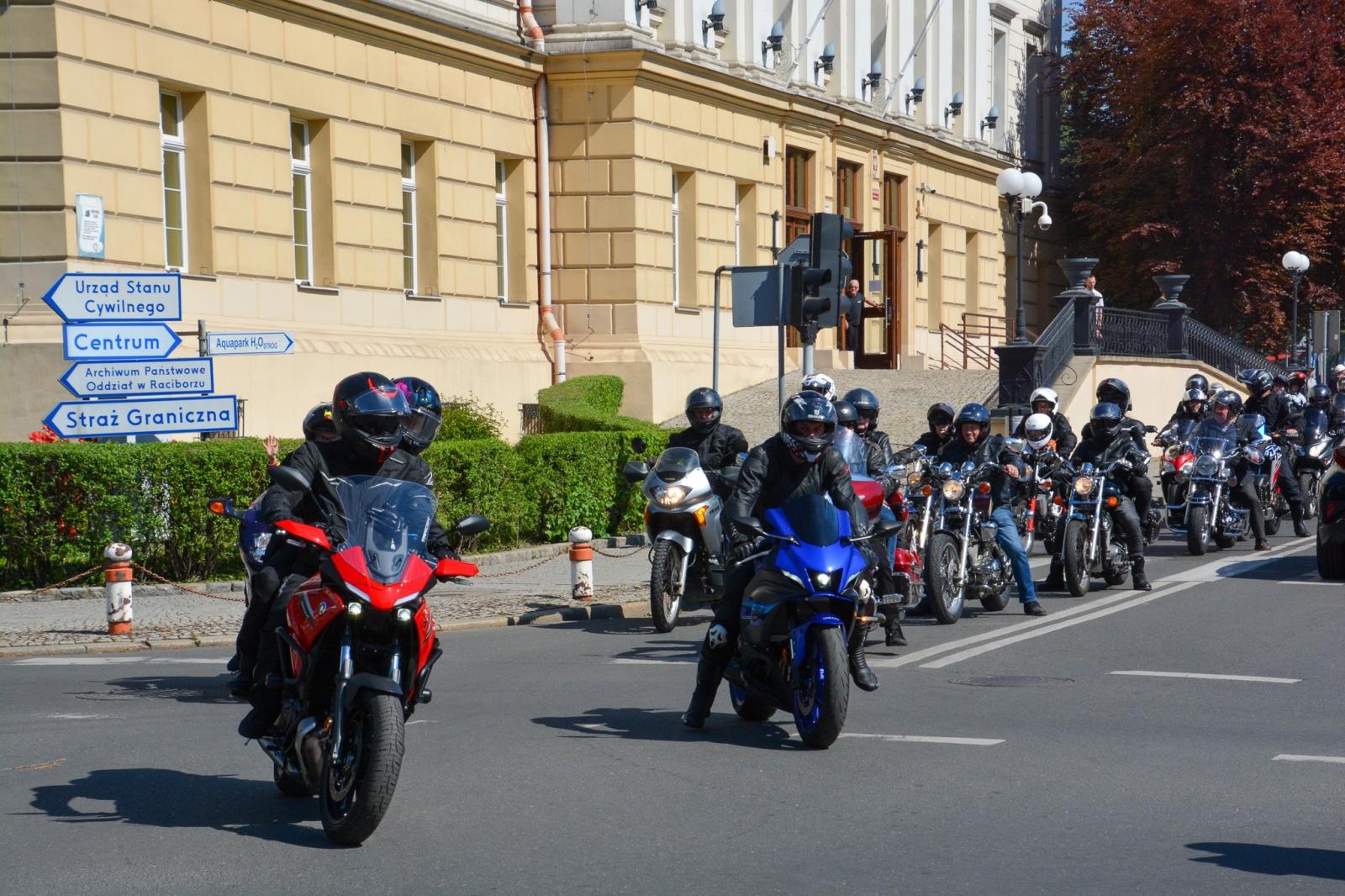 Zdjęcie w galerii na portalu naszraciborz.pl: Motocyklowe rozpoczęcie sezonu w Raciborzu bez parady, ale z tradycją i wspólnotą [FOTO i WIDEO] wiadomości z regionu