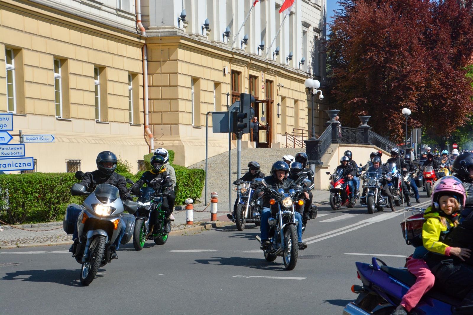 Zdjęcie w galerii na portalu naszraciborz.pl: Motocyklowe rozpoczęcie sezonu w Raciborzu bez parady, ale z tradycją i wspólnotą [FOTO i WIDEO] wiadomości z regionu