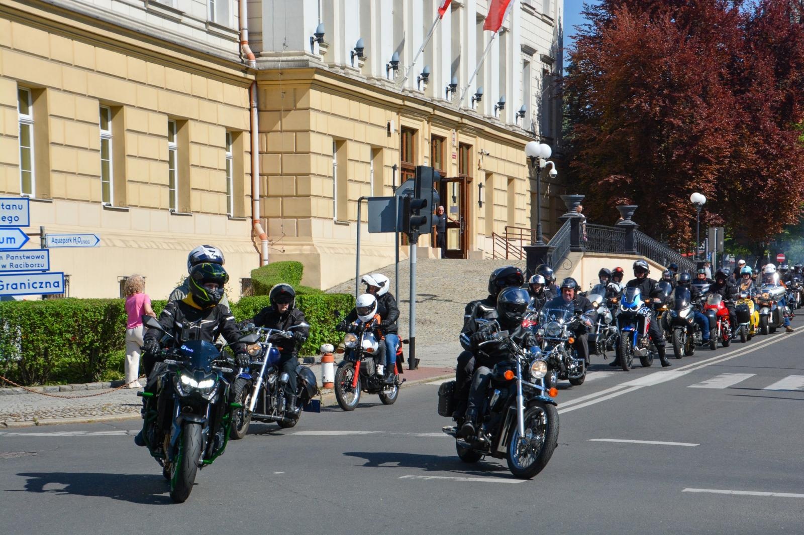 Zdjęcie w galerii na portalu naszraciborz.pl: Motocyklowe rozpoczęcie sezonu w Raciborzu bez parady, ale z tradycją i wspólnotą [FOTO i WIDEO] wiadomości z regionu