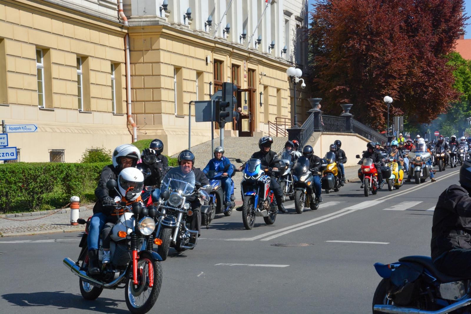 Zdjęcie w galerii na portalu naszraciborz.pl: Motocyklowe rozpoczęcie sezonu w Raciborzu bez parady, ale z tradycją i wspólnotą [FOTO i WIDEO] wiadomości z regionu