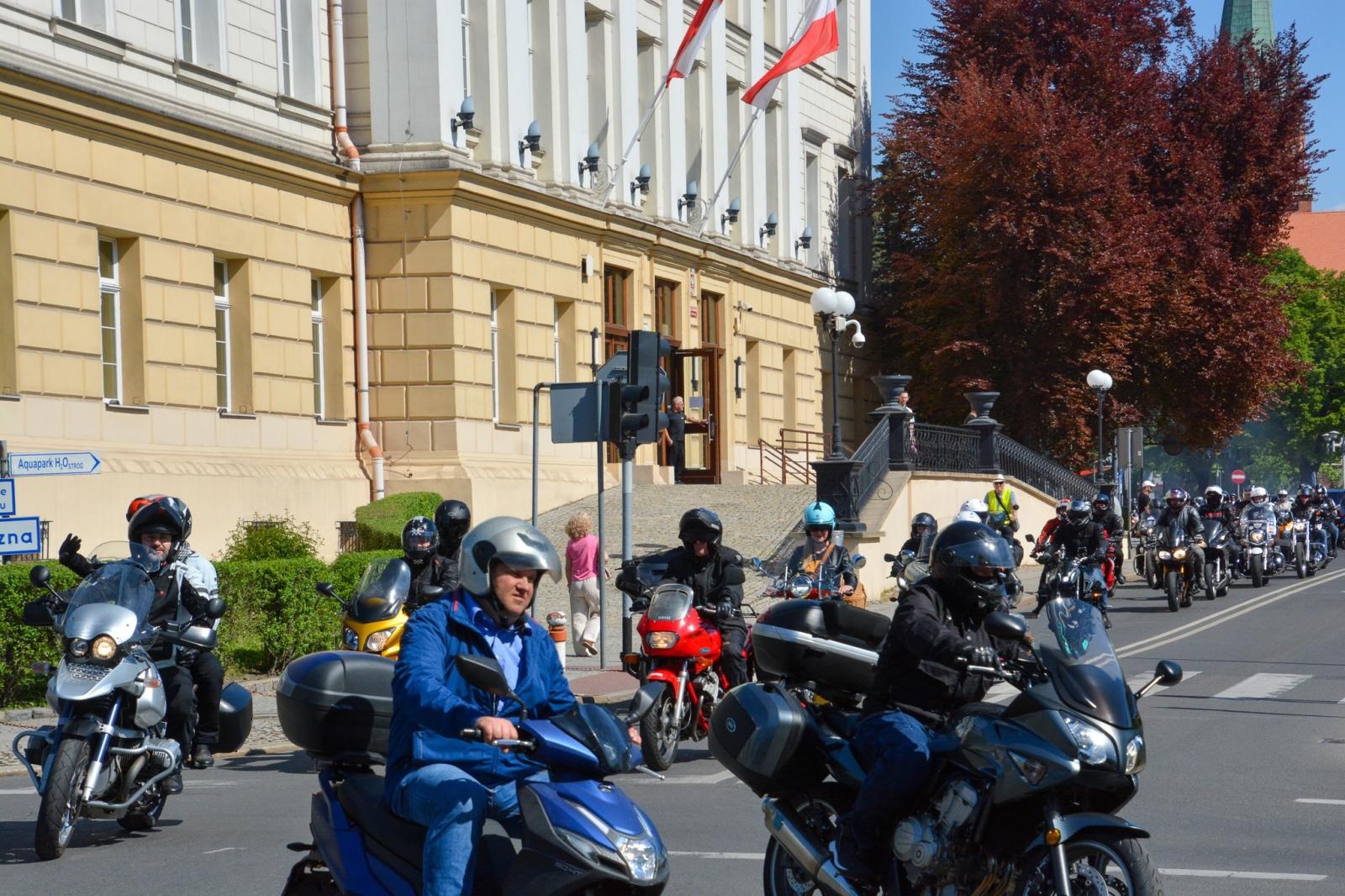 Zdjęcie w galerii na portalu naszraciborz.pl: Motocyklowe rozpoczęcie sezonu w Raciborzu bez parady, ale z tradycją i wspólnotą [FOTO i WIDEO] wiadomości z regionu
