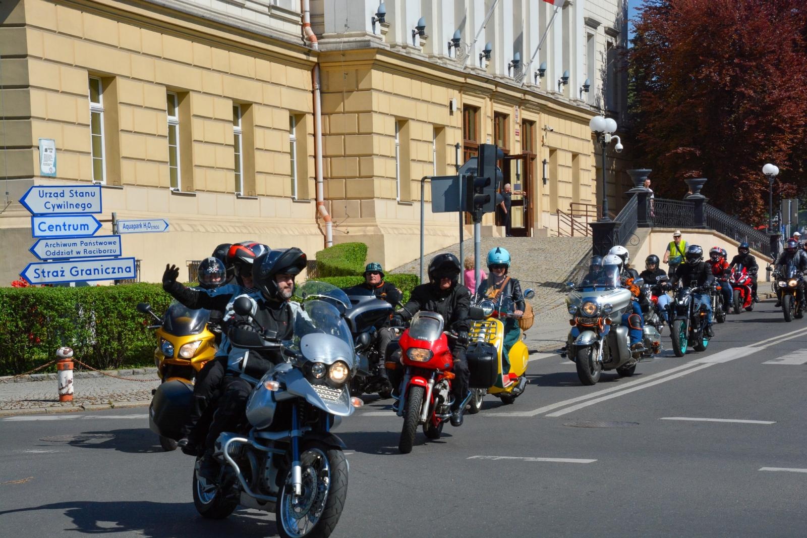 Zdjęcie w galerii na portalu naszraciborz.pl: Motocyklowe rozpoczęcie sezonu w Raciborzu bez parady, ale z tradycją i wspólnotą [FOTO i WIDEO] wiadomości z regionu