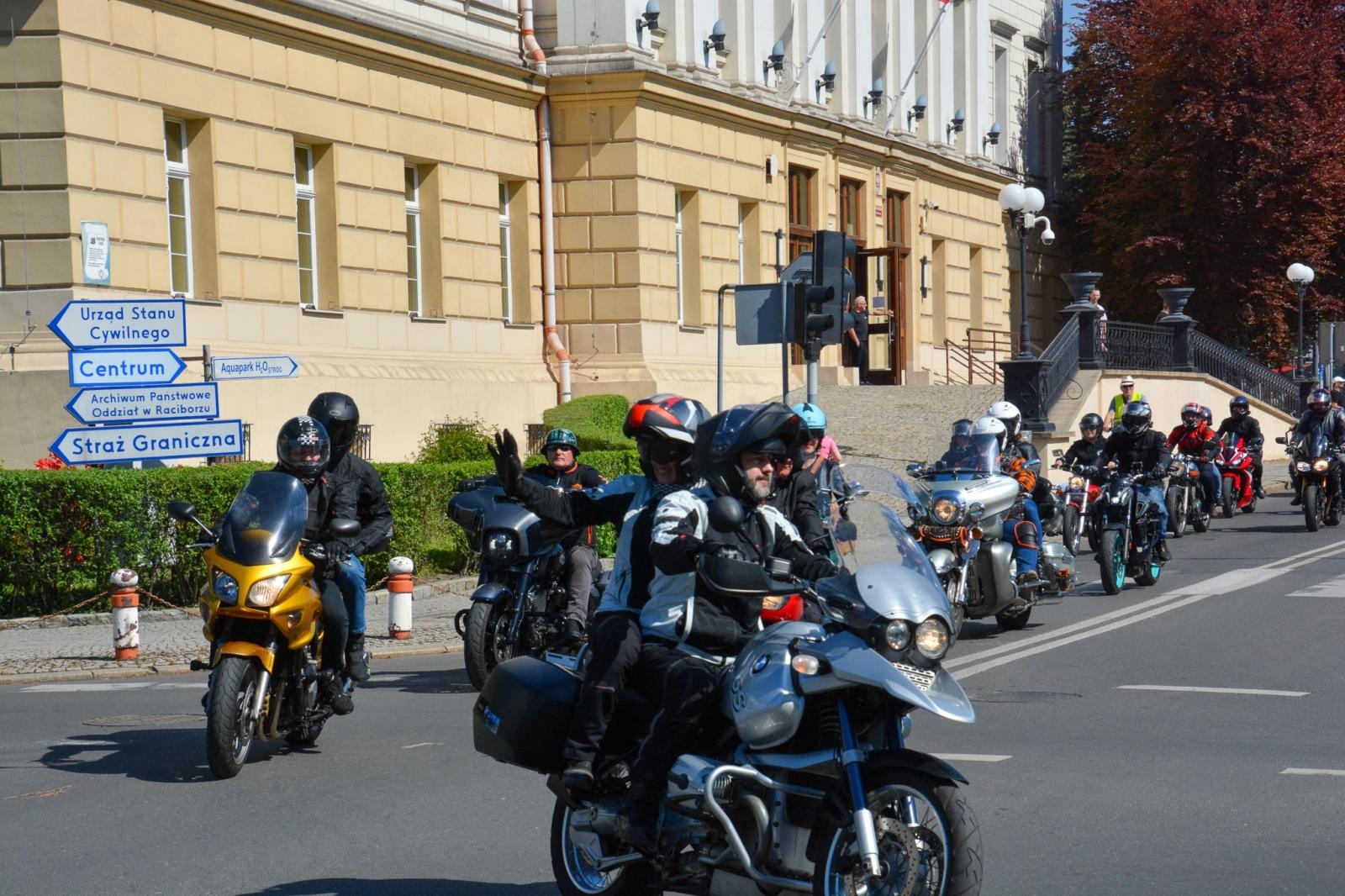 Zdjęcie w galerii na portalu naszraciborz.pl: Motocyklowe rozpoczęcie sezonu w Raciborzu bez parady, ale z tradycją i wspólnotą [FOTO i WIDEO] wiadomości z regionu