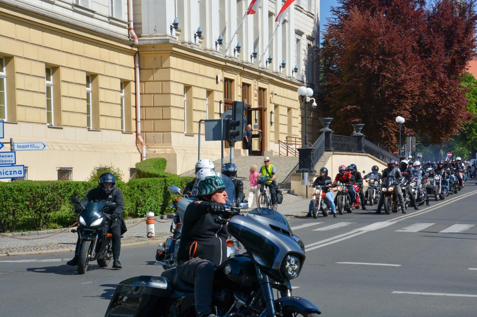 Zdjęcie w galerii na portalu naszraciborz.pl: Motocyklowe rozpoczęcie sezonu w Raciborzu bez parady, ale z tradycją i wspólnotą [FOTO i WIDEO] wiadomości z regionu