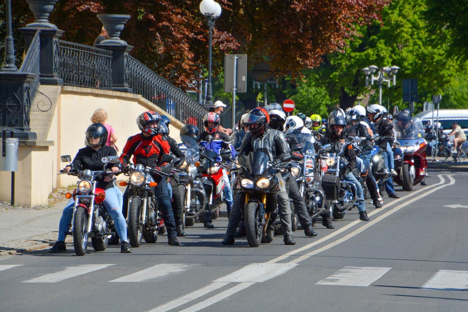 Zdjęcie w galerii na portalu naszraciborz.pl: Motocyklowe rozpoczęcie sezonu w Raciborzu bez parady, ale z tradycją i wspólnotą [FOTO i WIDEO] wiadomości z regionu