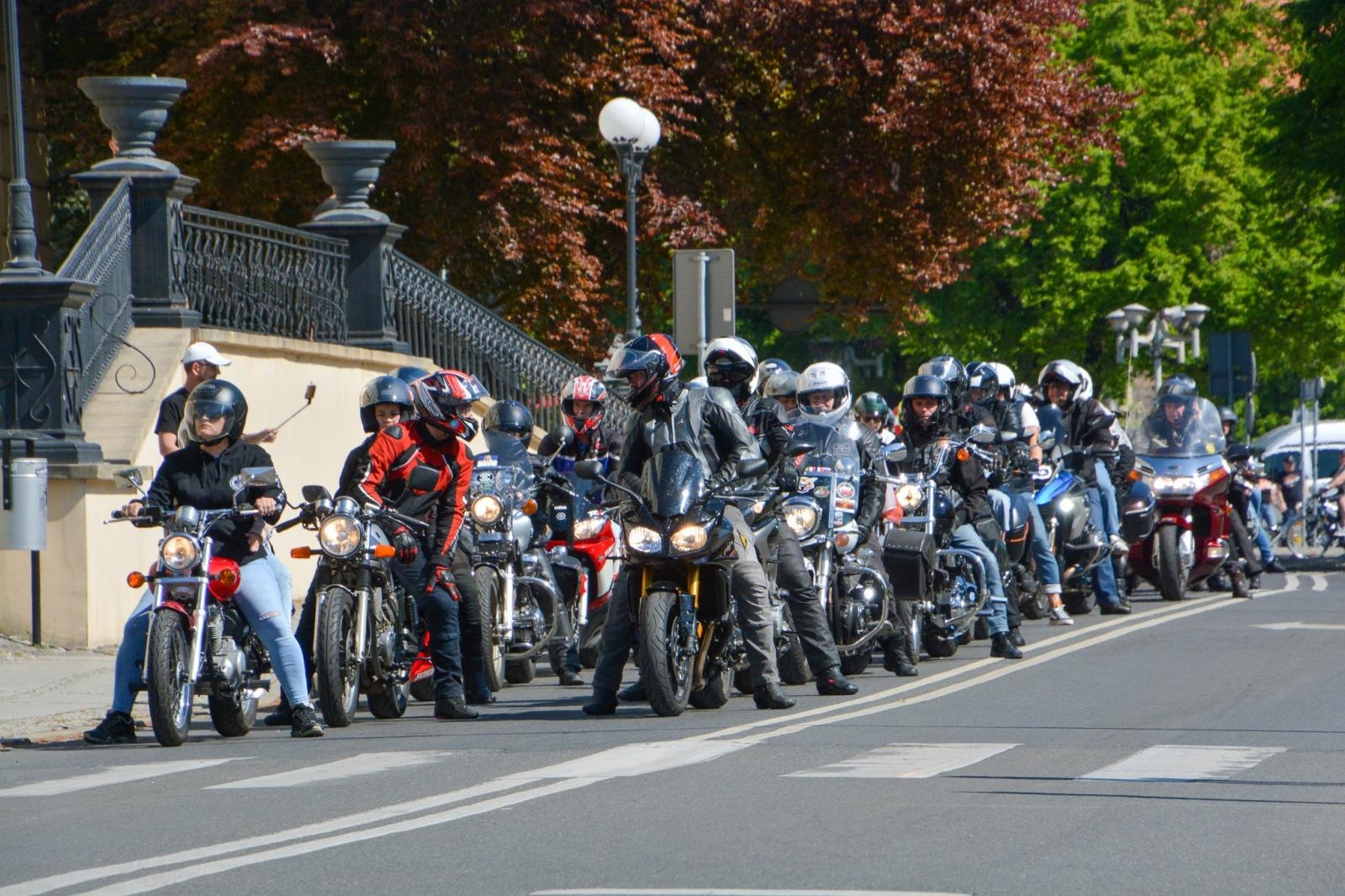 Zdjęcie w galerii na portalu naszraciborz.pl: Motocyklowe rozpoczęcie sezonu w Raciborzu bez parady, ale z tradycją i wspólnotą [FOTO i WIDEO] wiadomości z regionu