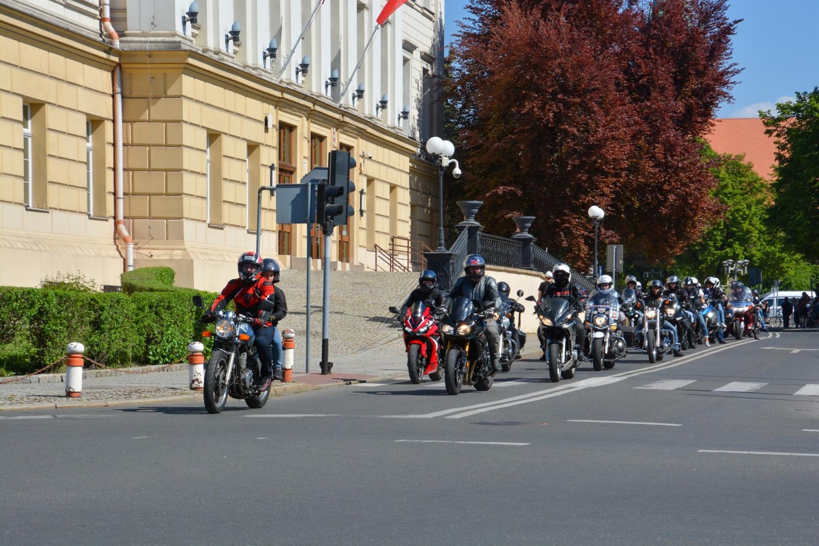 Zdjęcie w galerii na portalu naszraciborz.pl: Motocyklowe rozpoczęcie sezonu w Raciborzu bez parady, ale z tradycją i wspólnotą [FOTO i WIDEO] wiadomości z regionu
