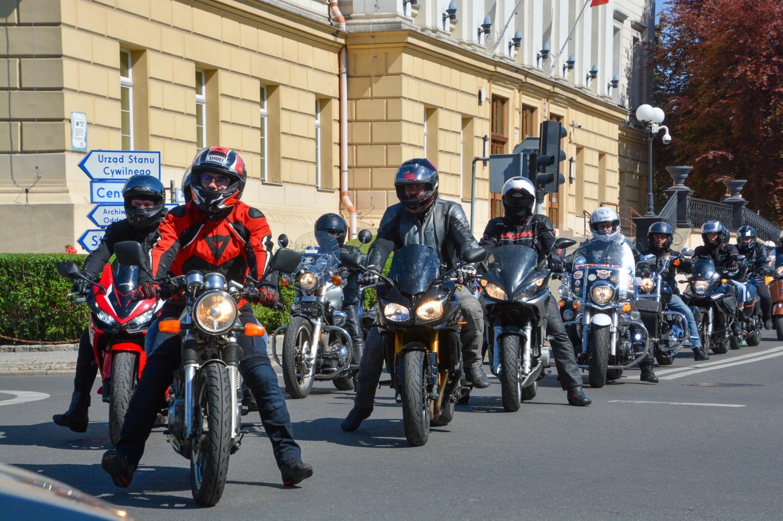 Zdjęcie w galerii na portalu naszraciborz.pl: Motocyklowe rozpoczęcie sezonu w Raciborzu bez parady, ale z tradycją i wspólnotą [FOTO i WIDEO] wiadomości z regionu