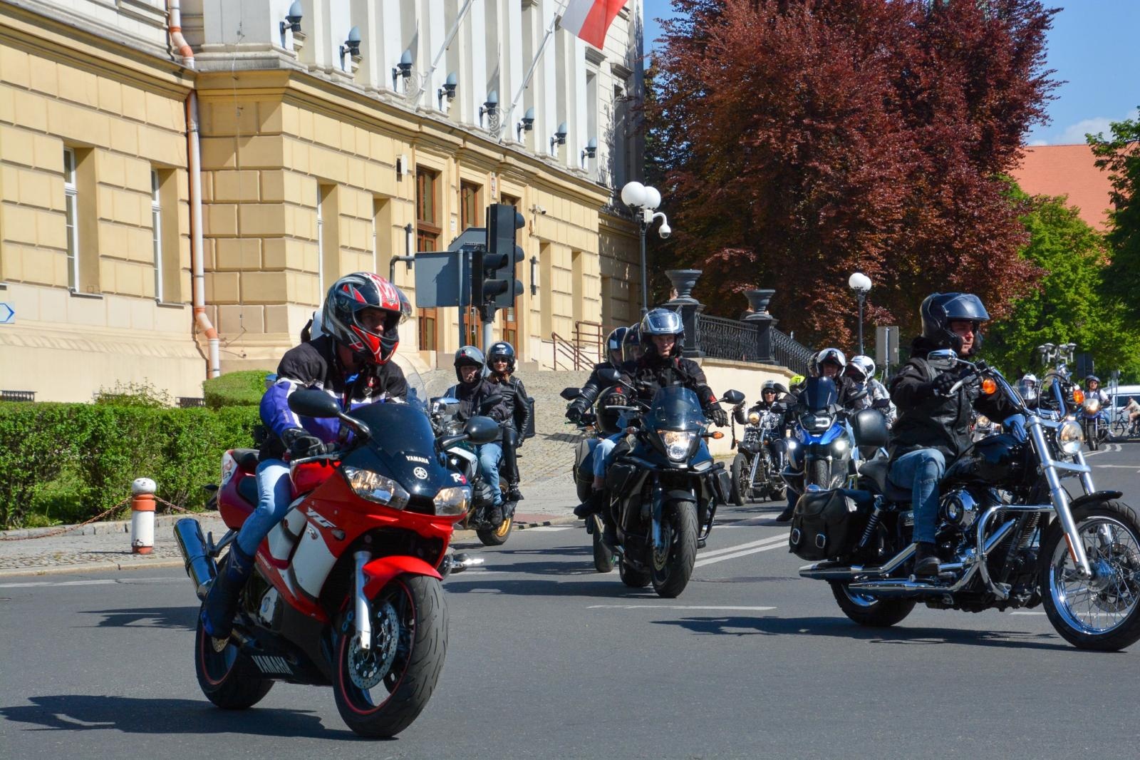 Zdjęcie w galerii na portalu naszraciborz.pl: Motocyklowe rozpoczęcie sezonu w Raciborzu bez parady, ale z tradycją i wspólnotą [FOTO i WIDEO] wiadomości z regionu