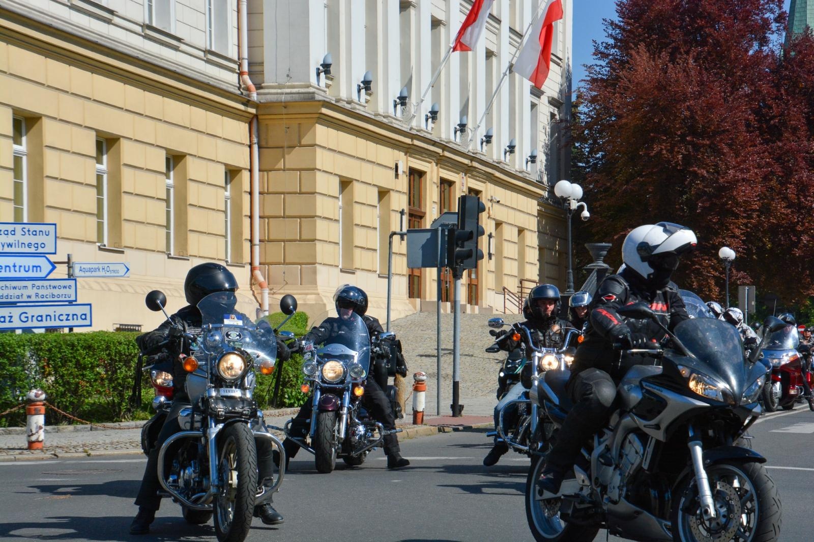 Zdjęcie w galerii na portalu naszraciborz.pl: Motocyklowe rozpoczęcie sezonu w Raciborzu bez parady, ale z tradycją i wspólnotą [FOTO i WIDEO] wiadomości z regionu