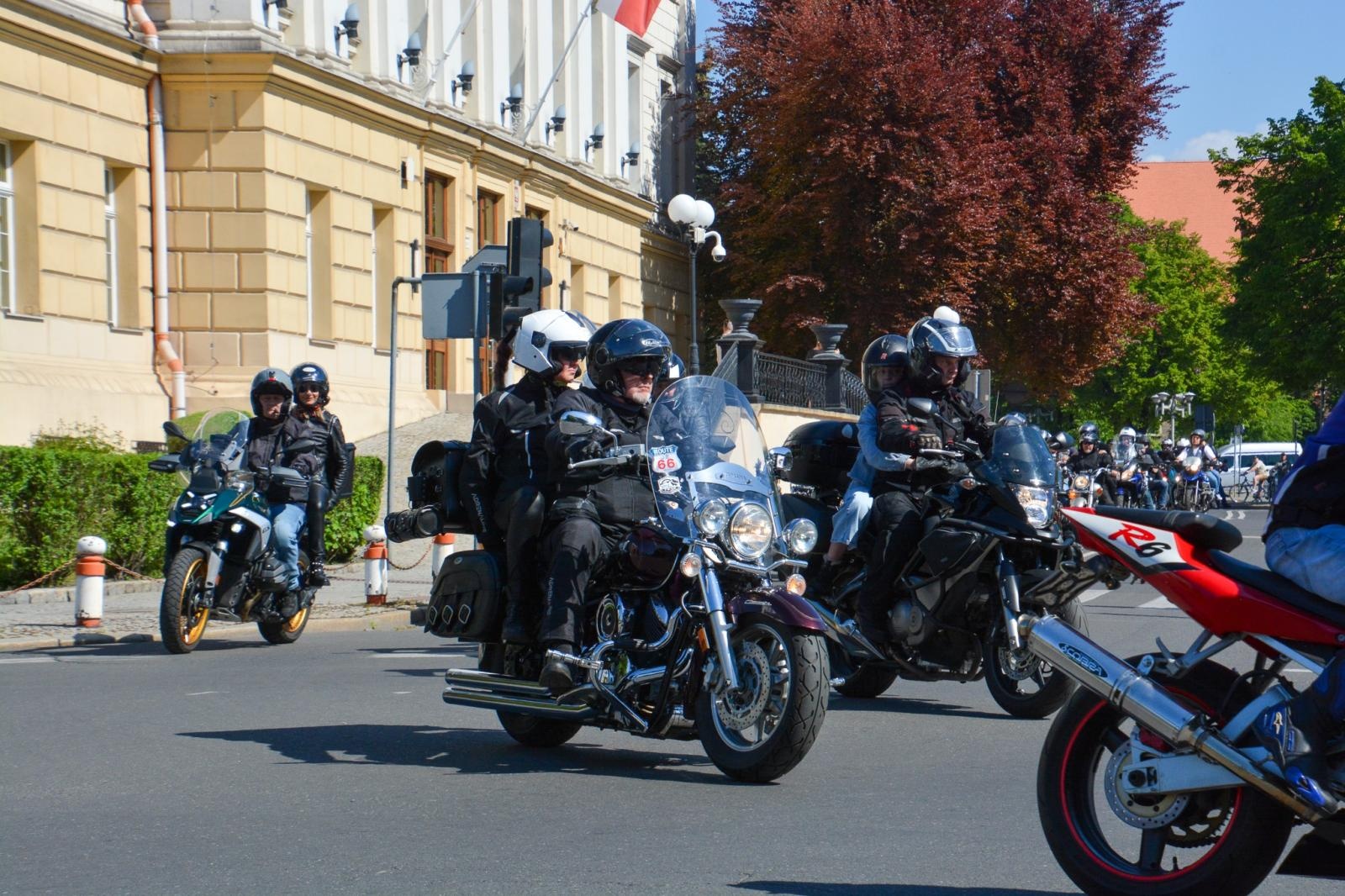 Zdjęcie w galerii na portalu naszraciborz.pl: Motocyklowe rozpoczęcie sezonu w Raciborzu bez parady, ale z tradycją i wspólnotą [FOTO i WIDEO] wiadomości z regionu