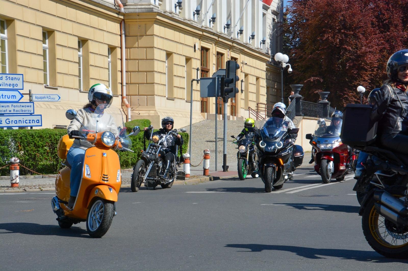 Zdjęcie w galerii na portalu naszraciborz.pl: Motocyklowe rozpoczęcie sezonu w Raciborzu bez parady, ale z tradycją i wspólnotą [FOTO i WIDEO] wiadomości z regionu