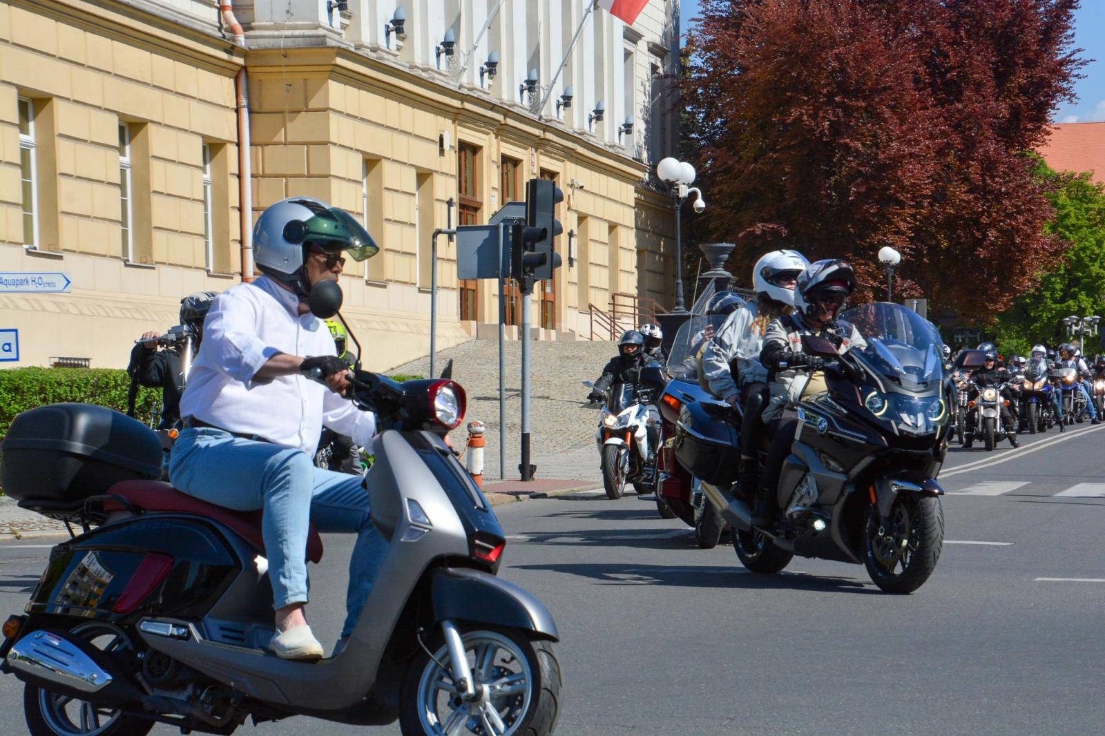 Zdjęcie w galerii na portalu naszraciborz.pl: Motocyklowe rozpoczęcie sezonu w Raciborzu bez parady, ale z tradycją i wspólnotą [FOTO i WIDEO] wiadomości z regionu