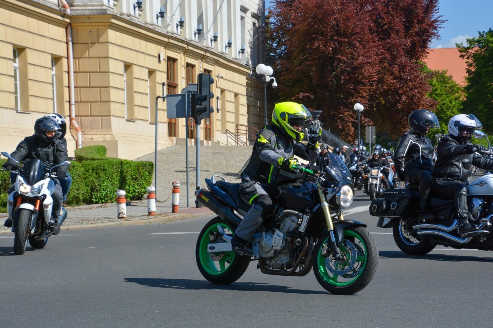 Zdjęcie w galerii na portalu naszraciborz.pl: Motocyklowe rozpoczęcie sezonu w Raciborzu bez parady, ale z tradycją i wspólnotą [FOTO i WIDEO] wiadomości z regionu