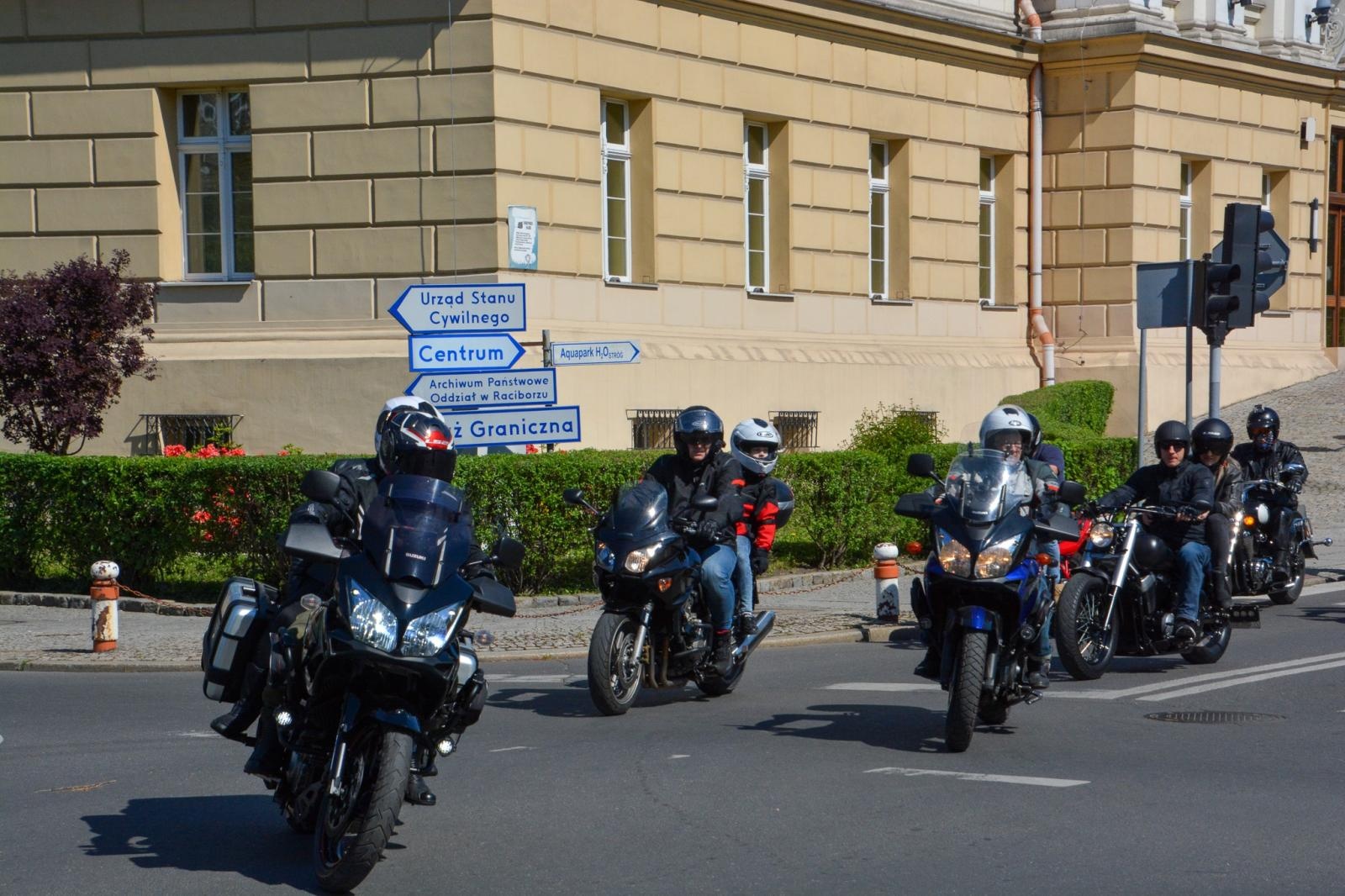 Zdjęcie w galerii na portalu naszraciborz.pl: Motocyklowe rozpoczęcie sezonu w Raciborzu bez parady, ale z tradycją i wspólnotą [FOTO i WIDEO] wiadomości z regionu