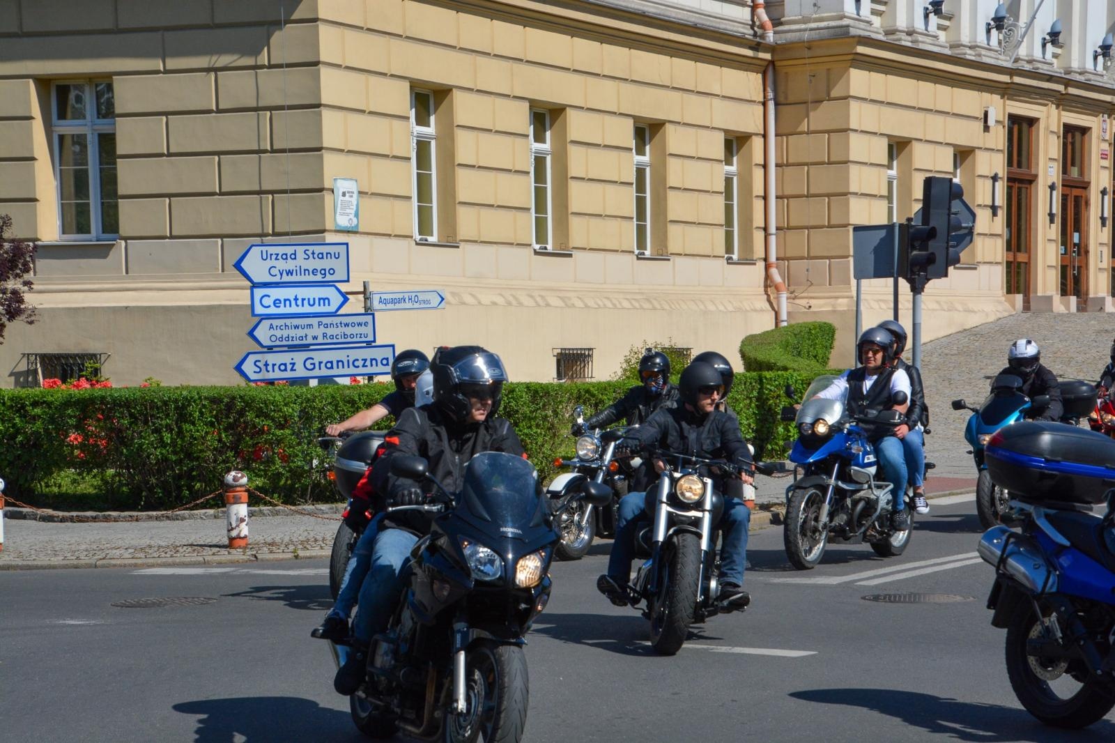 Zdjęcie w galerii na portalu naszraciborz.pl: Motocyklowe rozpoczęcie sezonu w Raciborzu bez parady, ale z tradycją i wspólnotą [FOTO i WIDEO] wiadomości z regionu
