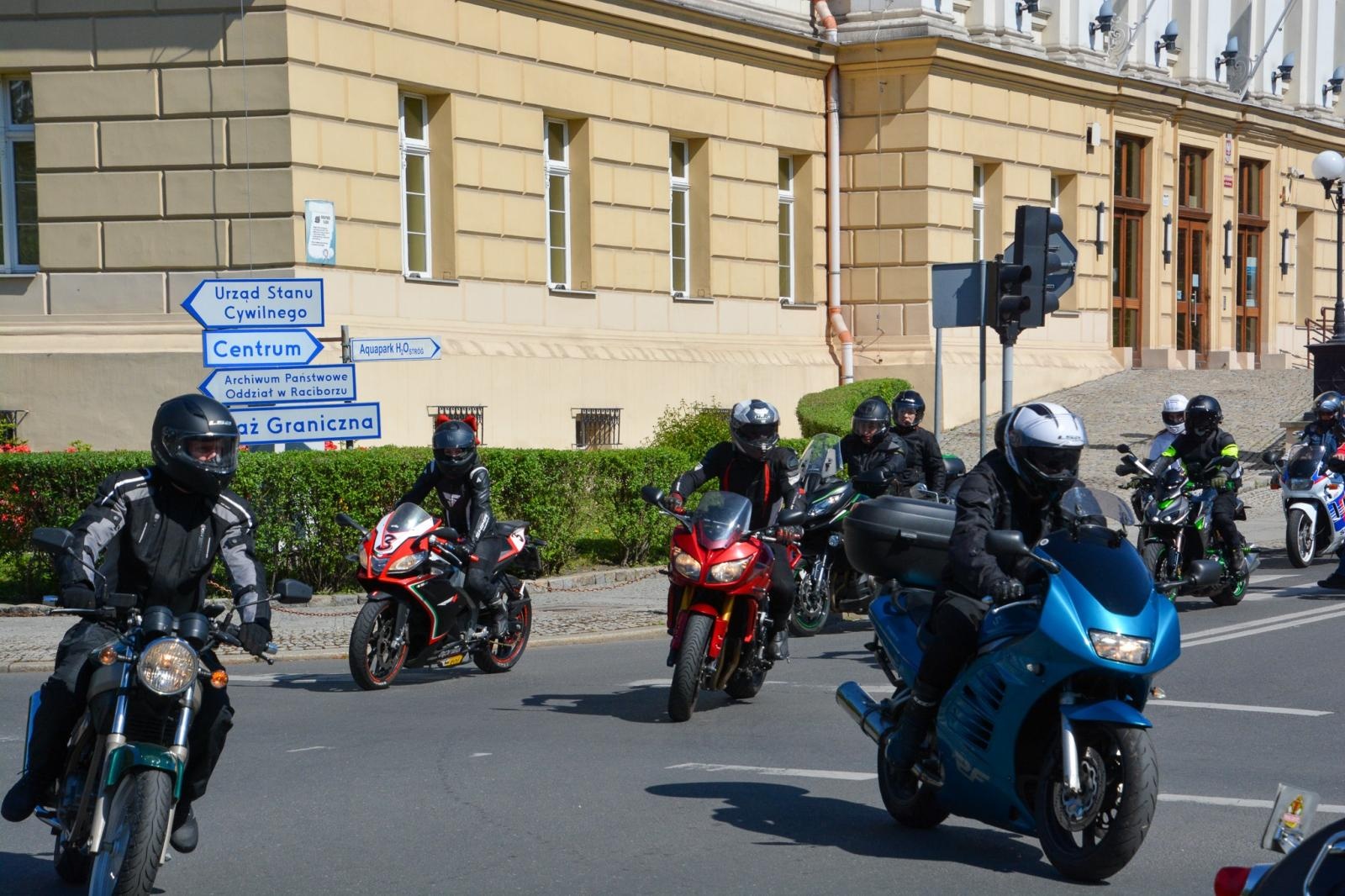 Zdjęcie w galerii na portalu naszraciborz.pl: Motocyklowe rozpoczęcie sezonu w Raciborzu bez parady, ale z tradycją i wspólnotą [FOTO i WIDEO] wiadomości z regionu