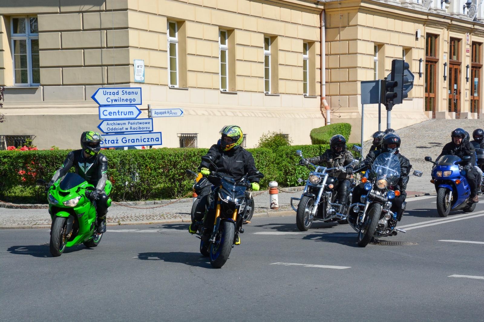Zdjęcie w galerii na portalu naszraciborz.pl: Motocyklowe rozpoczęcie sezonu w Raciborzu bez parady, ale z tradycją i wspólnotą [FOTO i WIDEO] wiadomości z regionu