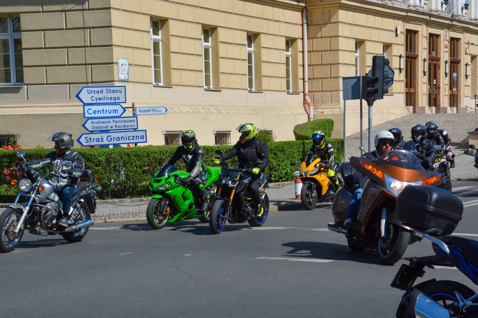 Zdjęcie w galerii na portalu naszraciborz.pl: Motocyklowe rozpoczęcie sezonu w Raciborzu bez parady, ale z tradycją i wspólnotą [FOTO i WIDEO] wiadomości z regionu