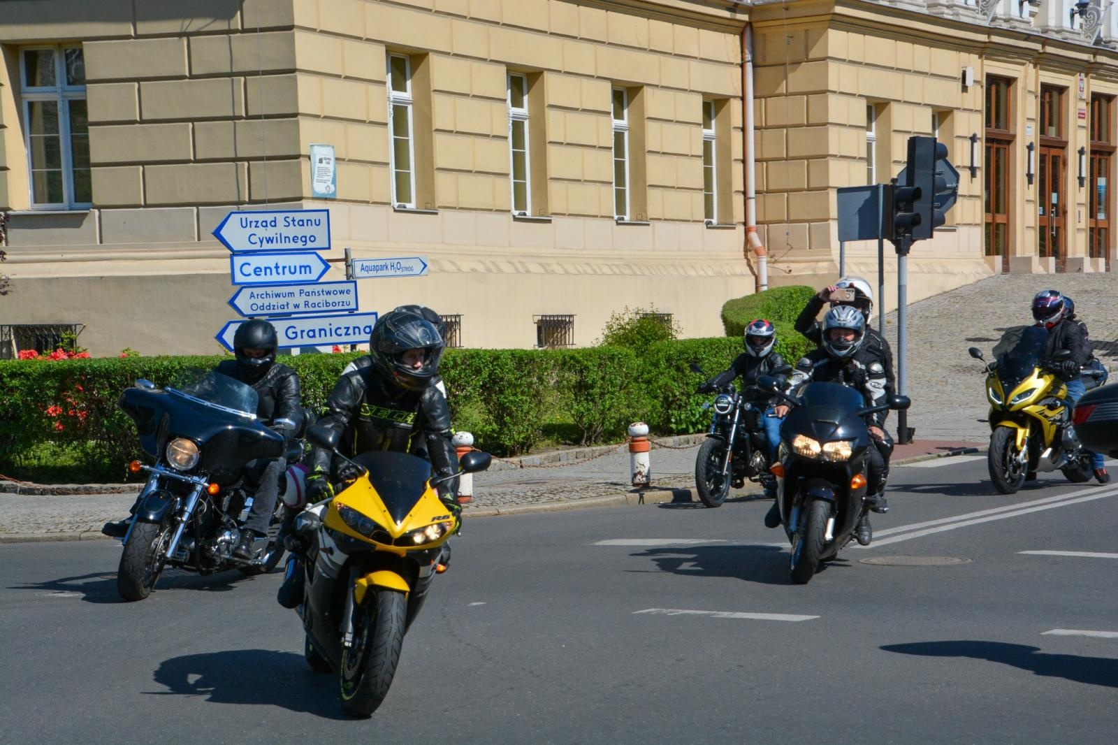 Zdjęcie w galerii na portalu naszraciborz.pl: Motocyklowe rozpoczęcie sezonu w Raciborzu bez parady, ale z tradycją i wspólnotą [FOTO i WIDEO] wiadomości z regionu