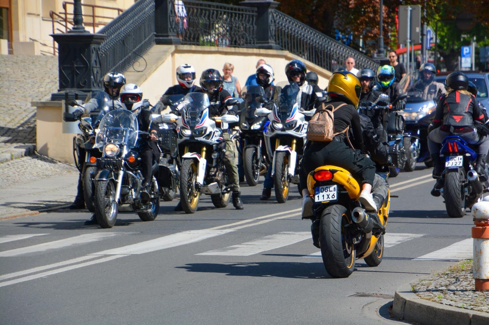 Zdjęcie w galerii na portalu naszraciborz.pl: Motocyklowe rozpoczęcie sezonu w Raciborzu bez parady, ale z tradycją i wspólnotą [FOTO i WIDEO] wiadomości z regionu
