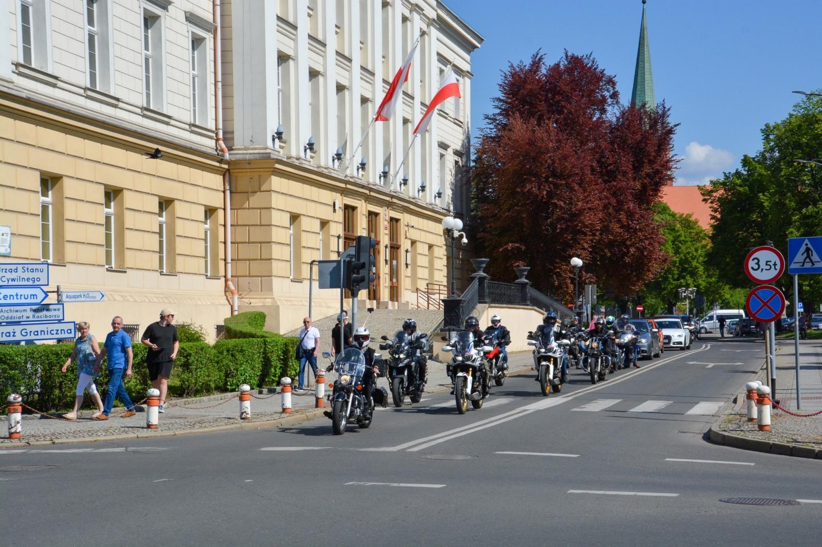 Zdjęcie w galerii na portalu naszraciborz.pl: Motocyklowe rozpoczęcie sezonu w Raciborzu bez parady, ale z tradycją i wspólnotą [FOTO i WIDEO] wiadomości z regionu
